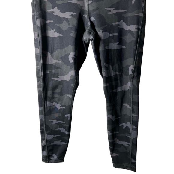 Athleta Ultimate Camo 7/8 Tight Medium - Picture 5 of 10